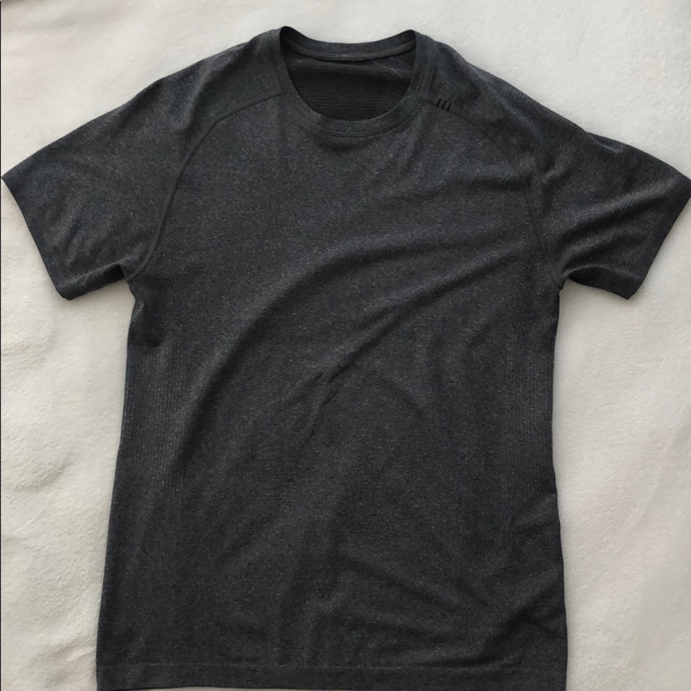 Lululemon men’s metal vent tech tee